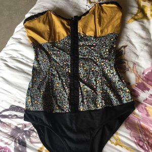 Strapless bodysuit with colorful leopard bodice